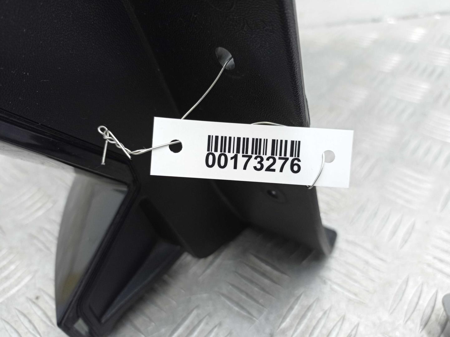 Фонарь задний наружный правый