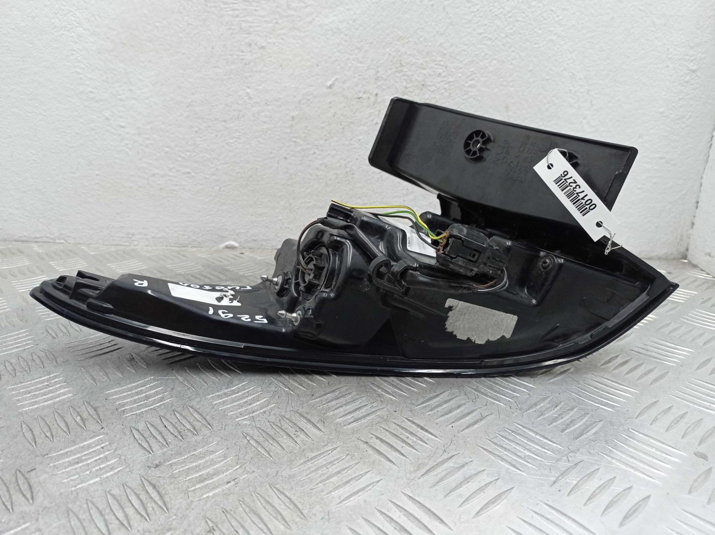 Фонарь задний наружный правый