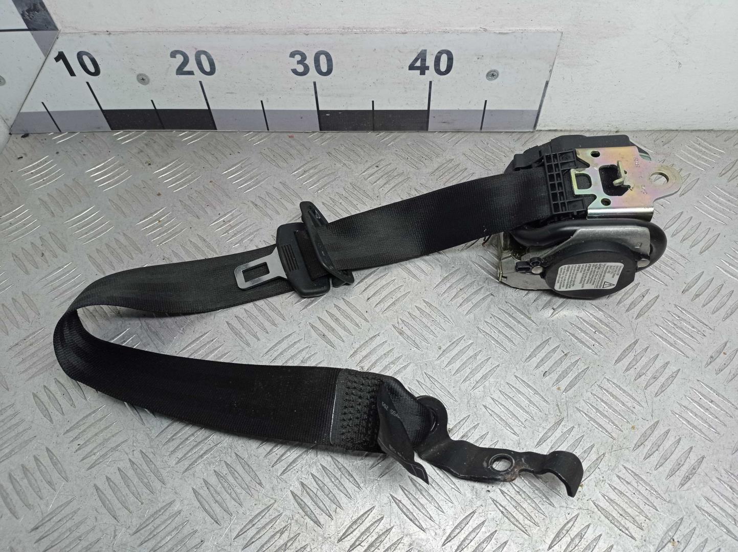 Ремень безопасности