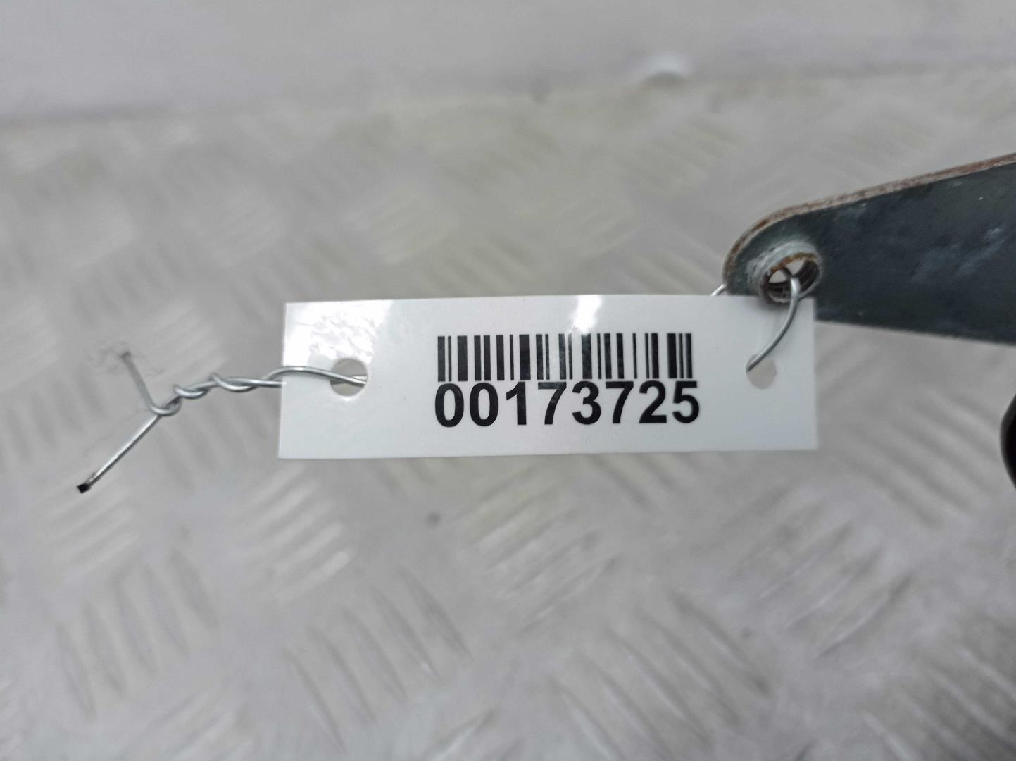 Замок двери задней левой