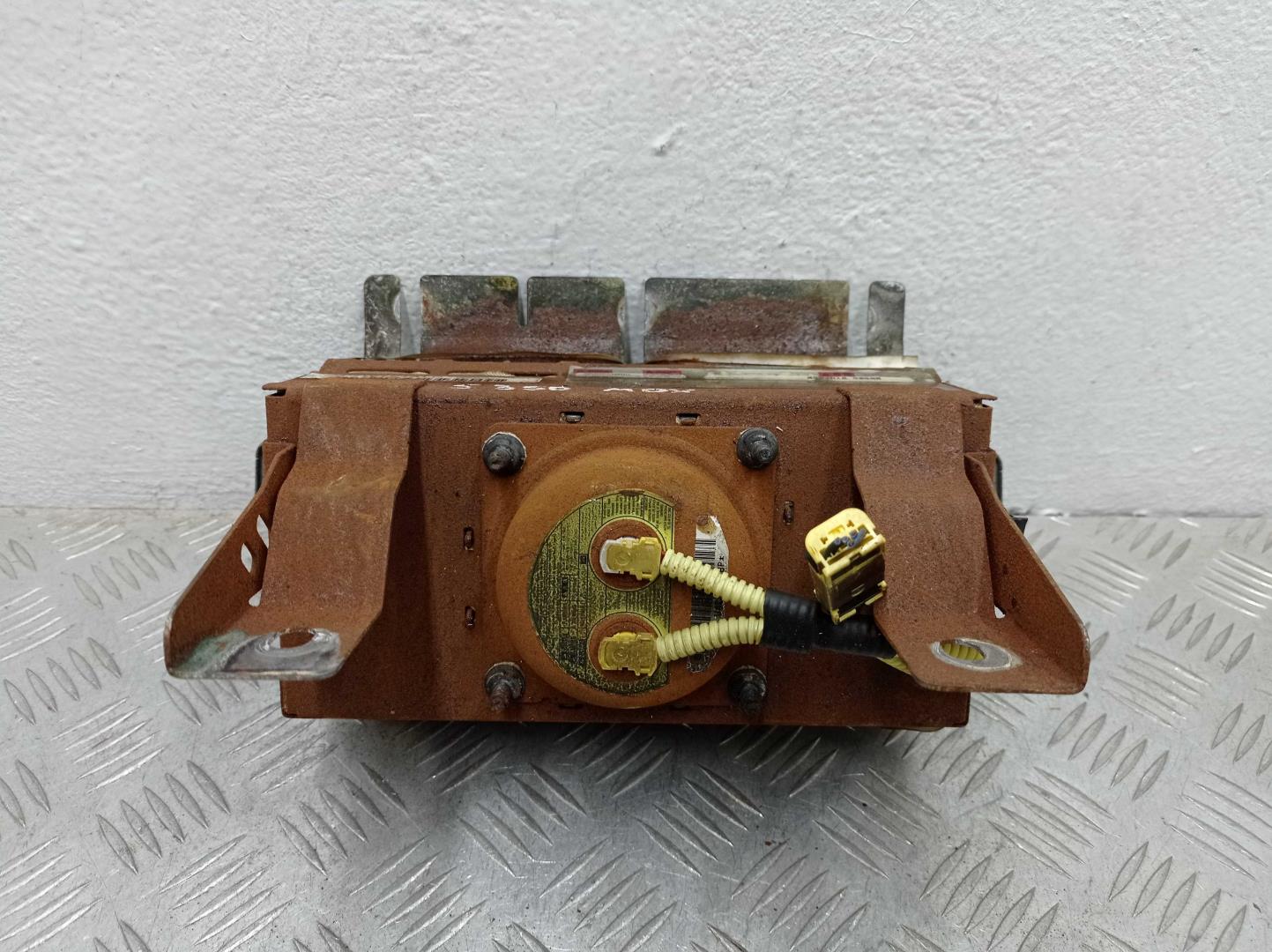 Подушка безопасности пассажирская (в торпедо)