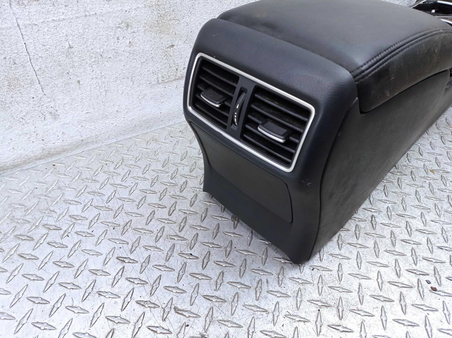 Подлокотник