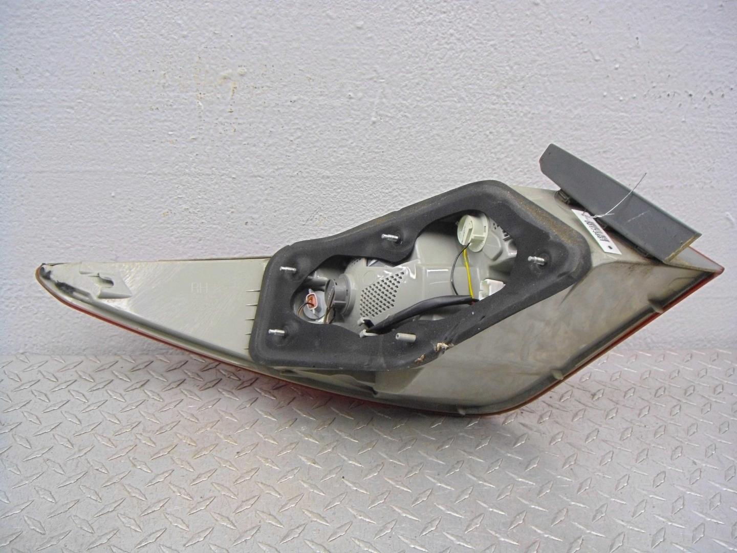 Фонарь задний наружный правый