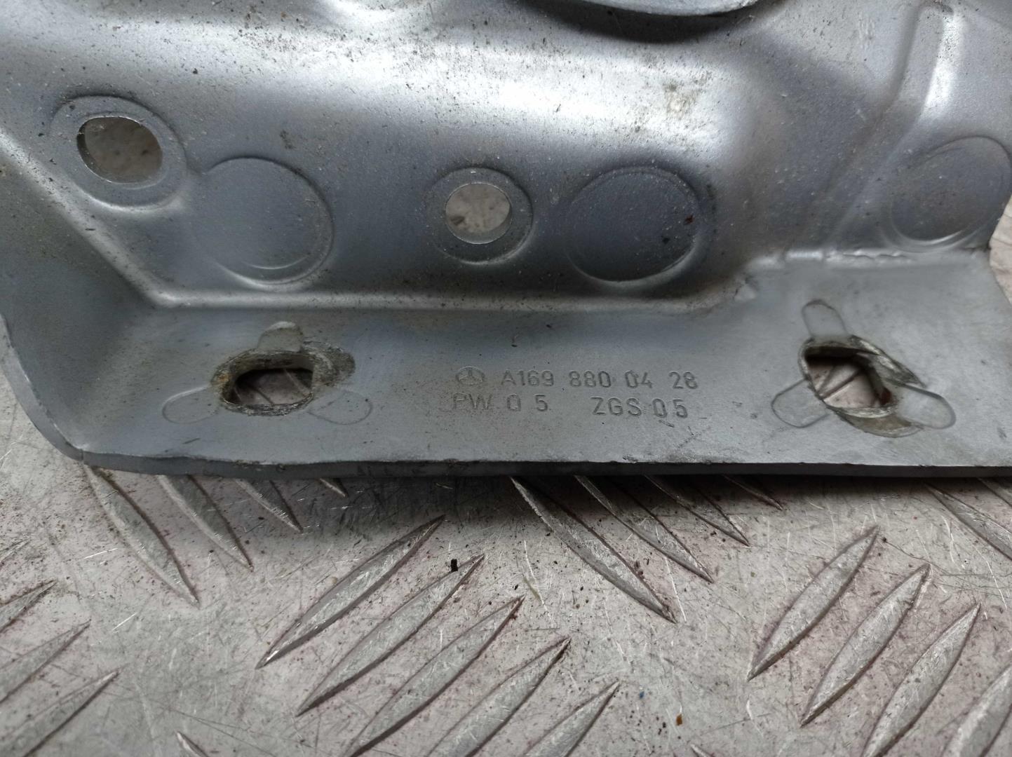 Петля капота правая