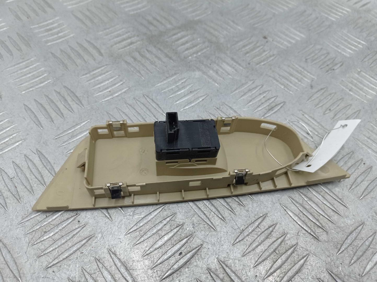 Кнопка стеклоподъемника