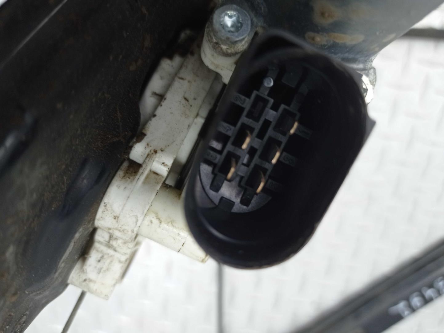 Стеклоподъемник электр. передний правый