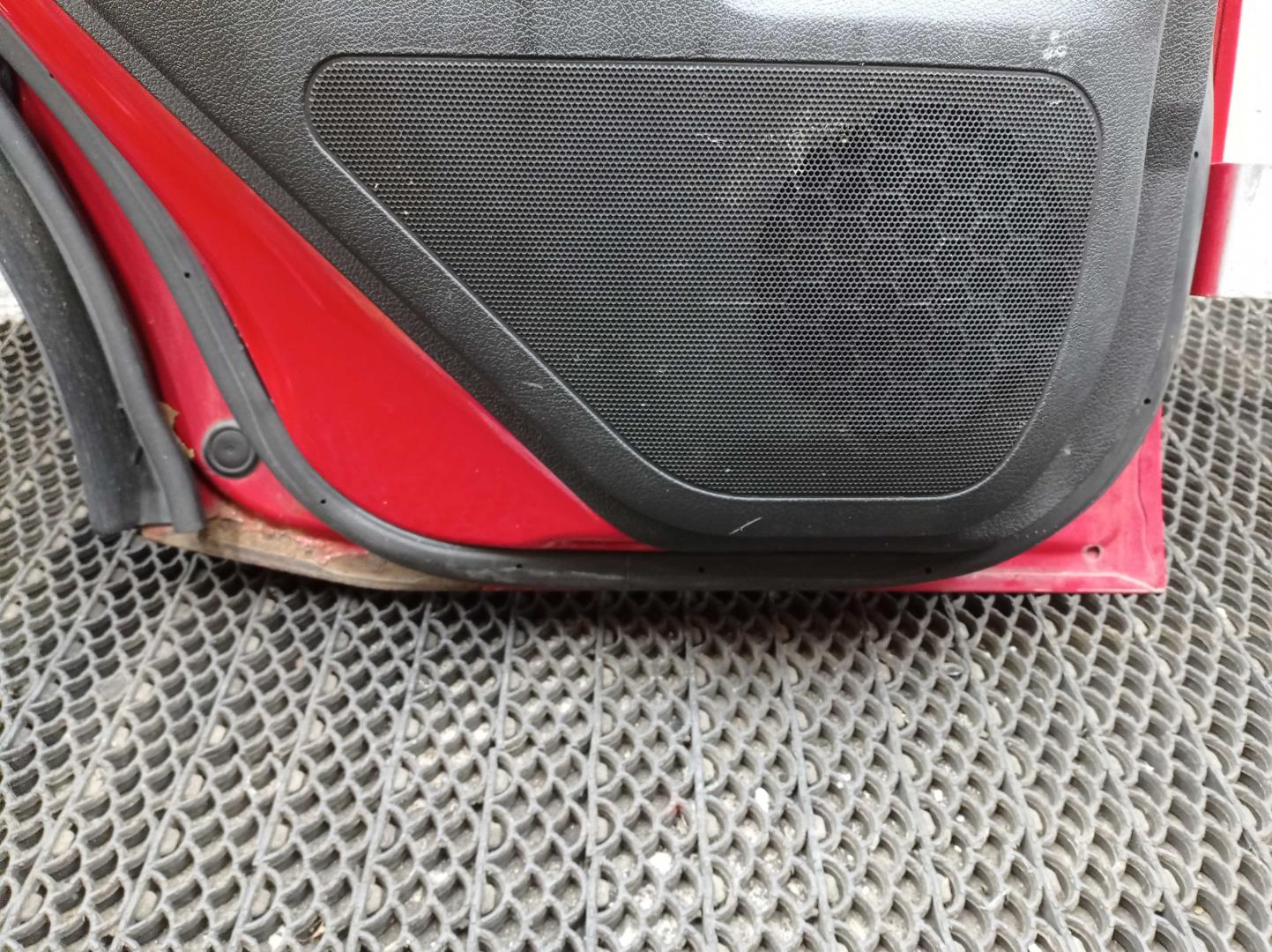 Замок двери задней левой