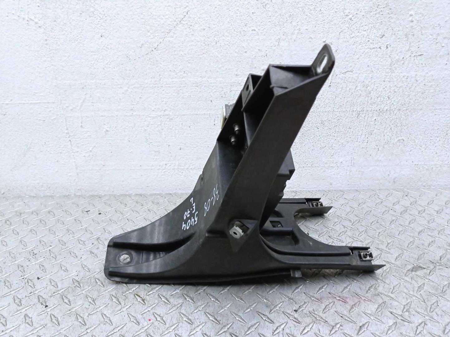 Крепеж фары