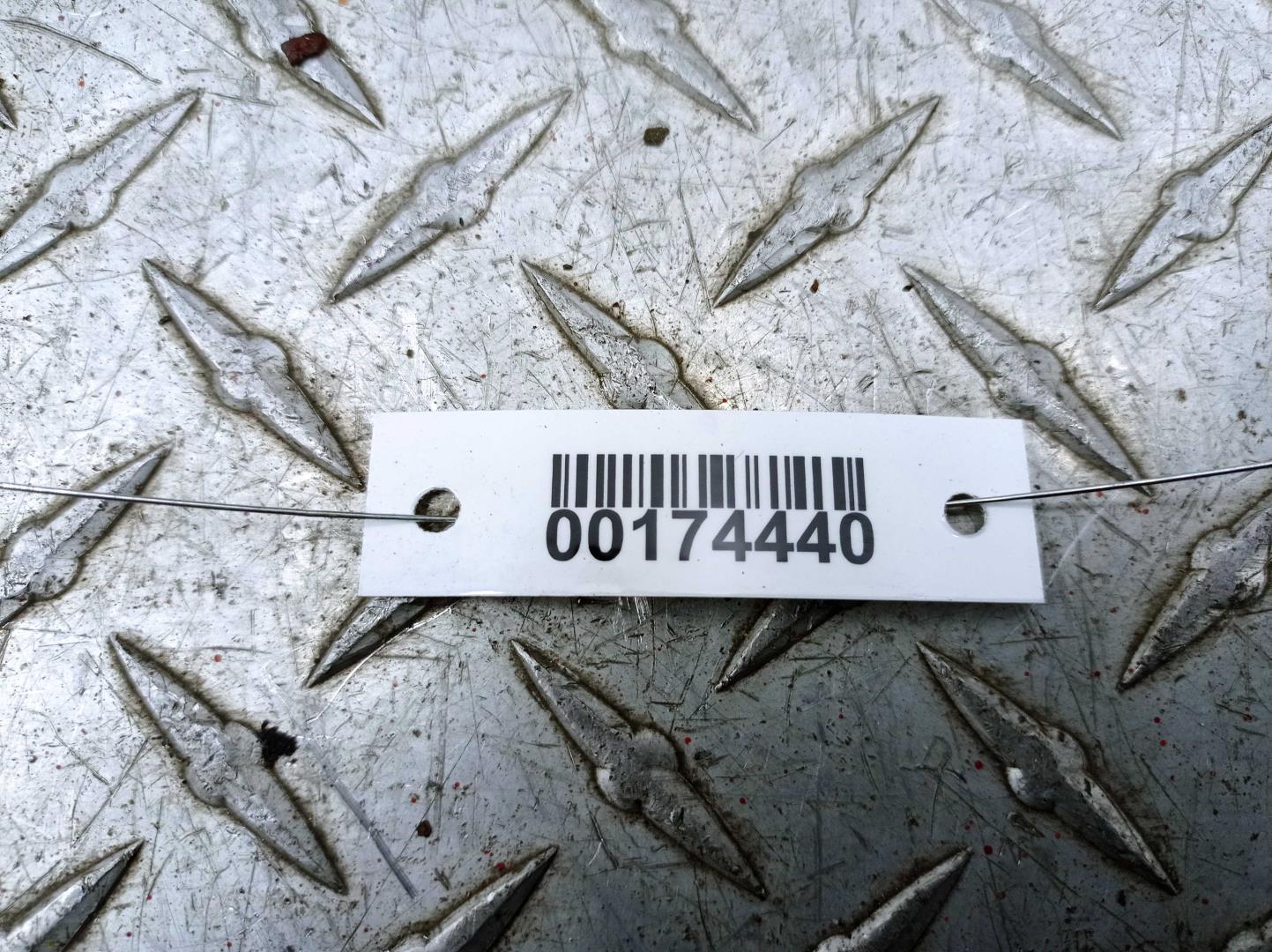 Крепеж фары