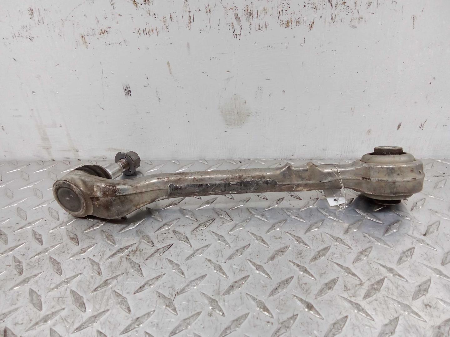 Рычаг передний нижний левый