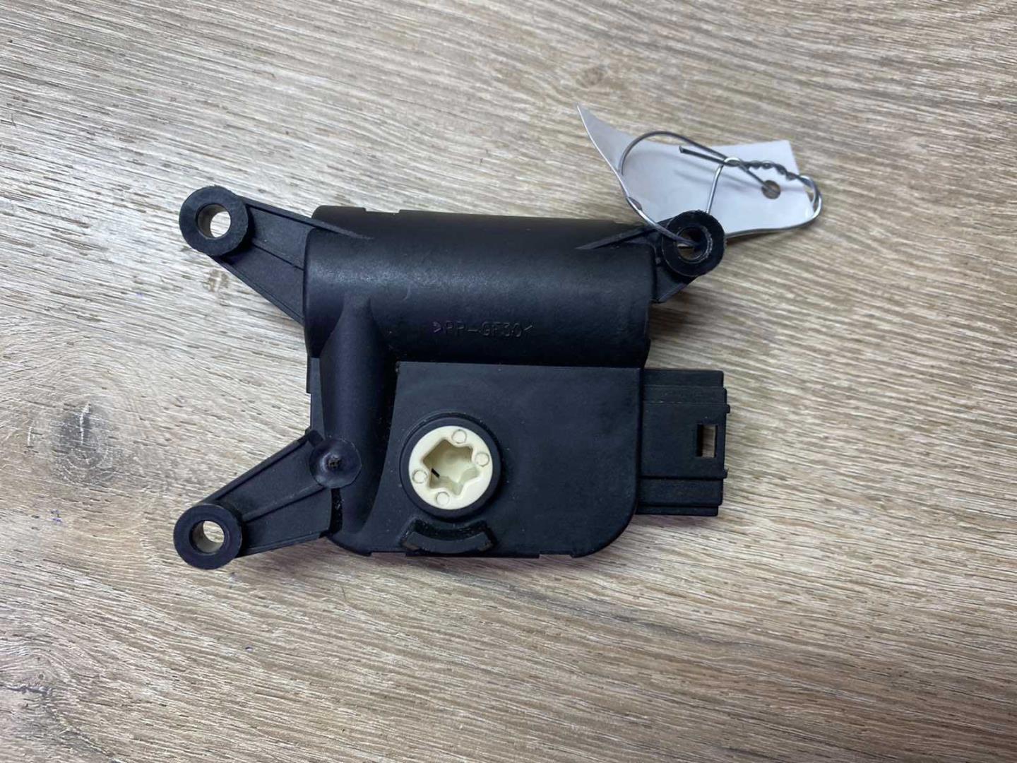 Моторчик заслонки печки