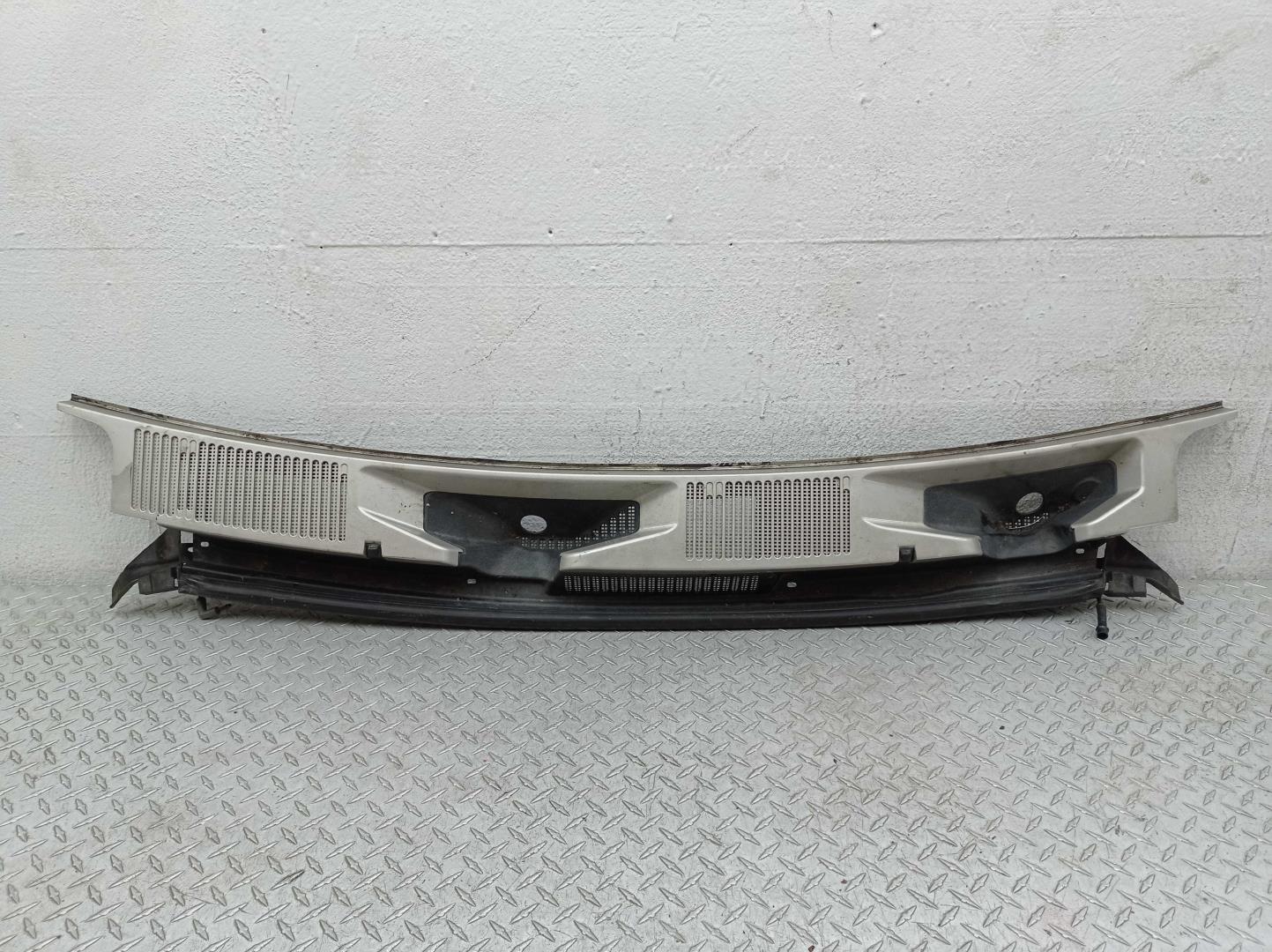 Решетка стеклоочистителей (Жабо)