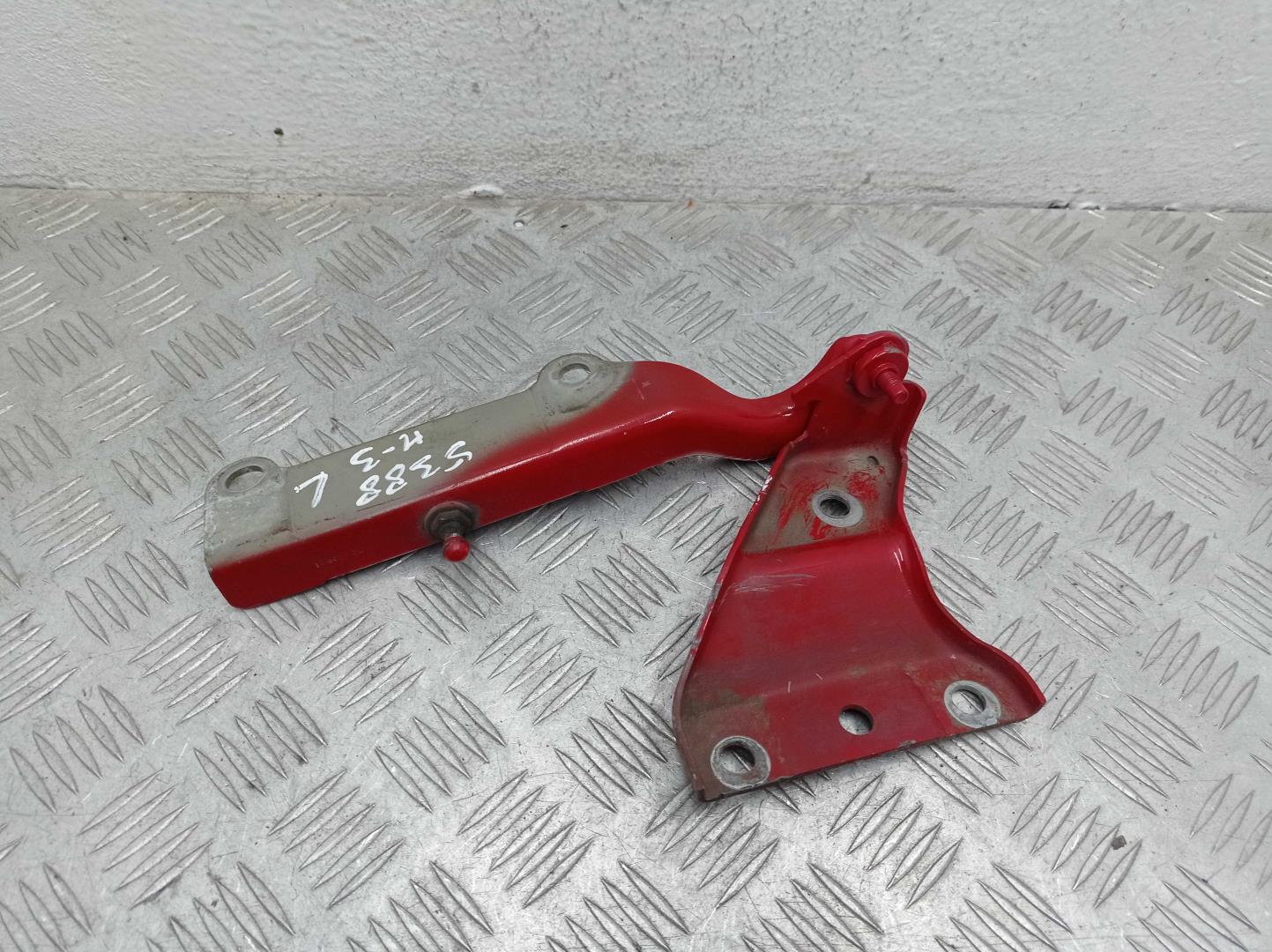 Петля капота левая