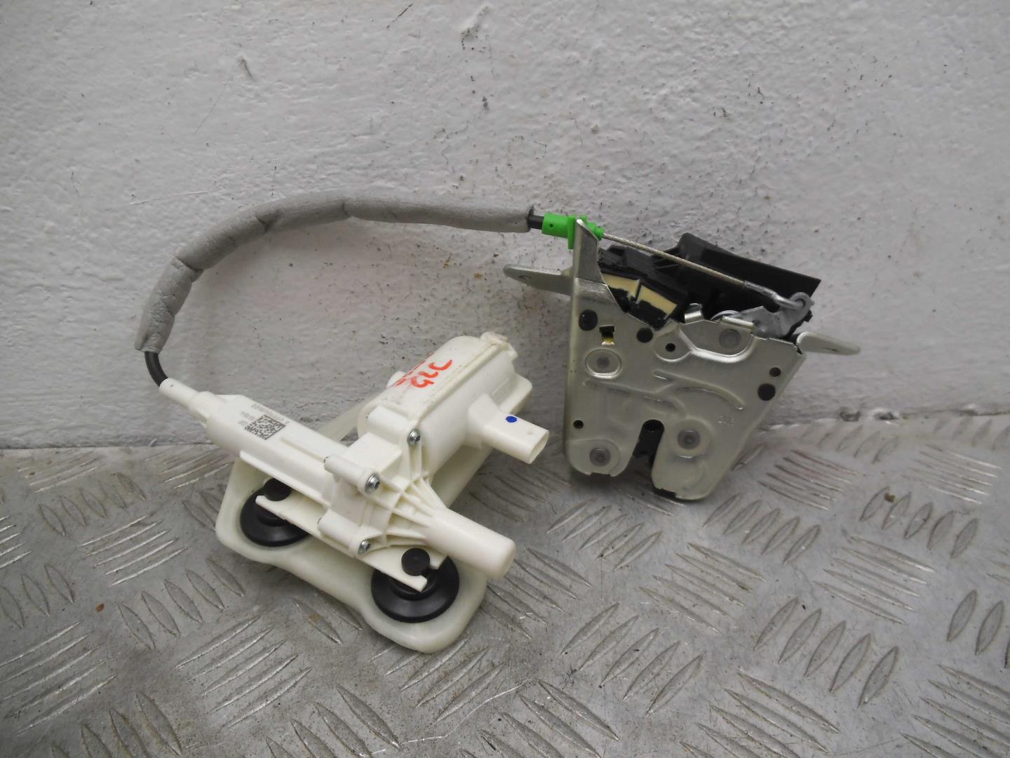 Замок багажника