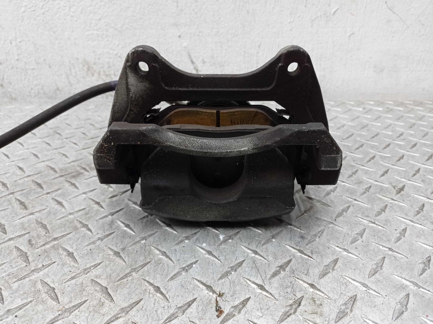 Суппорт передний левый