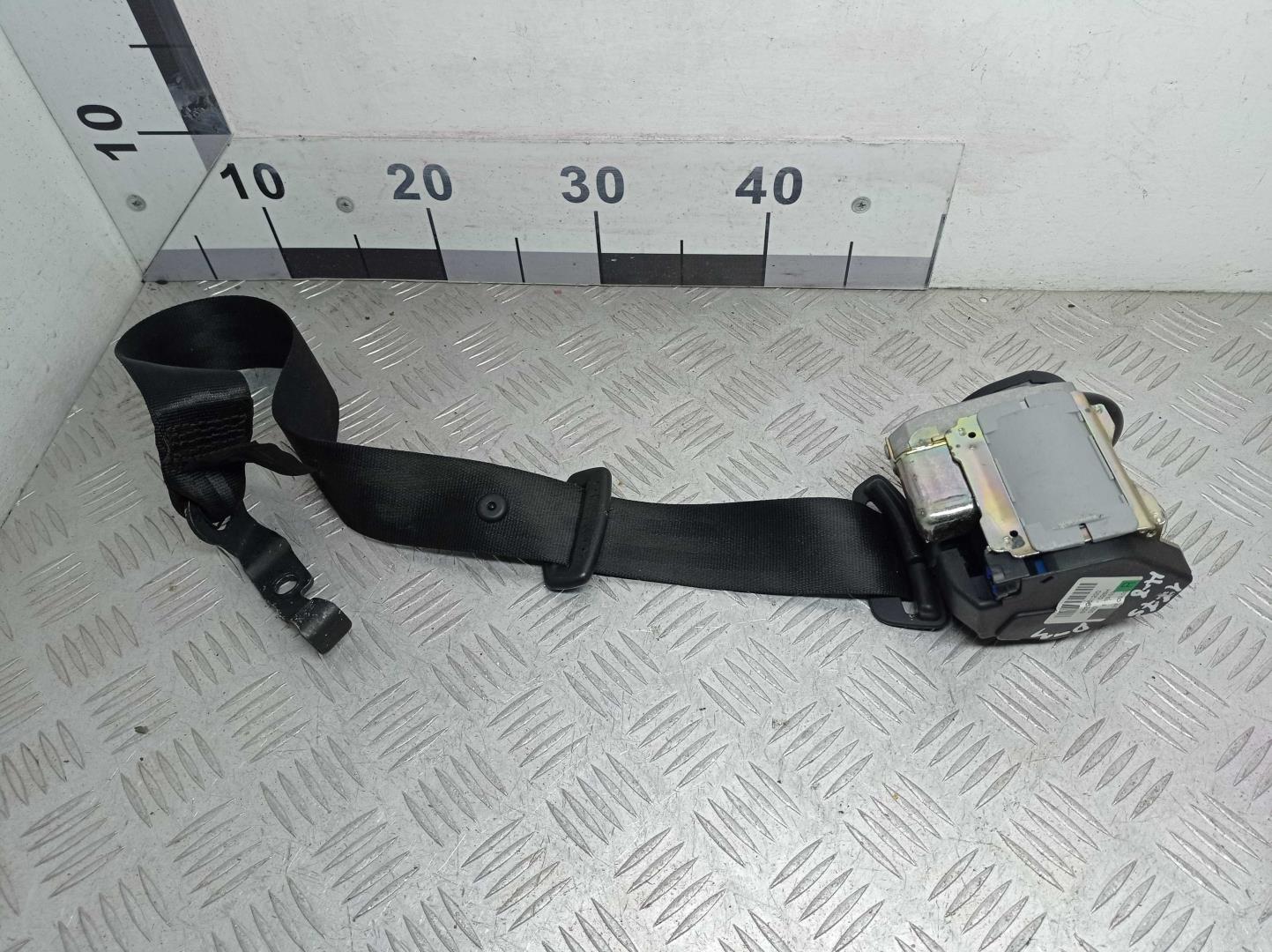 Ремень безопасности