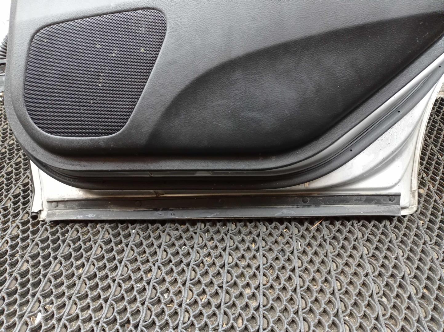 Замок двери задней правой