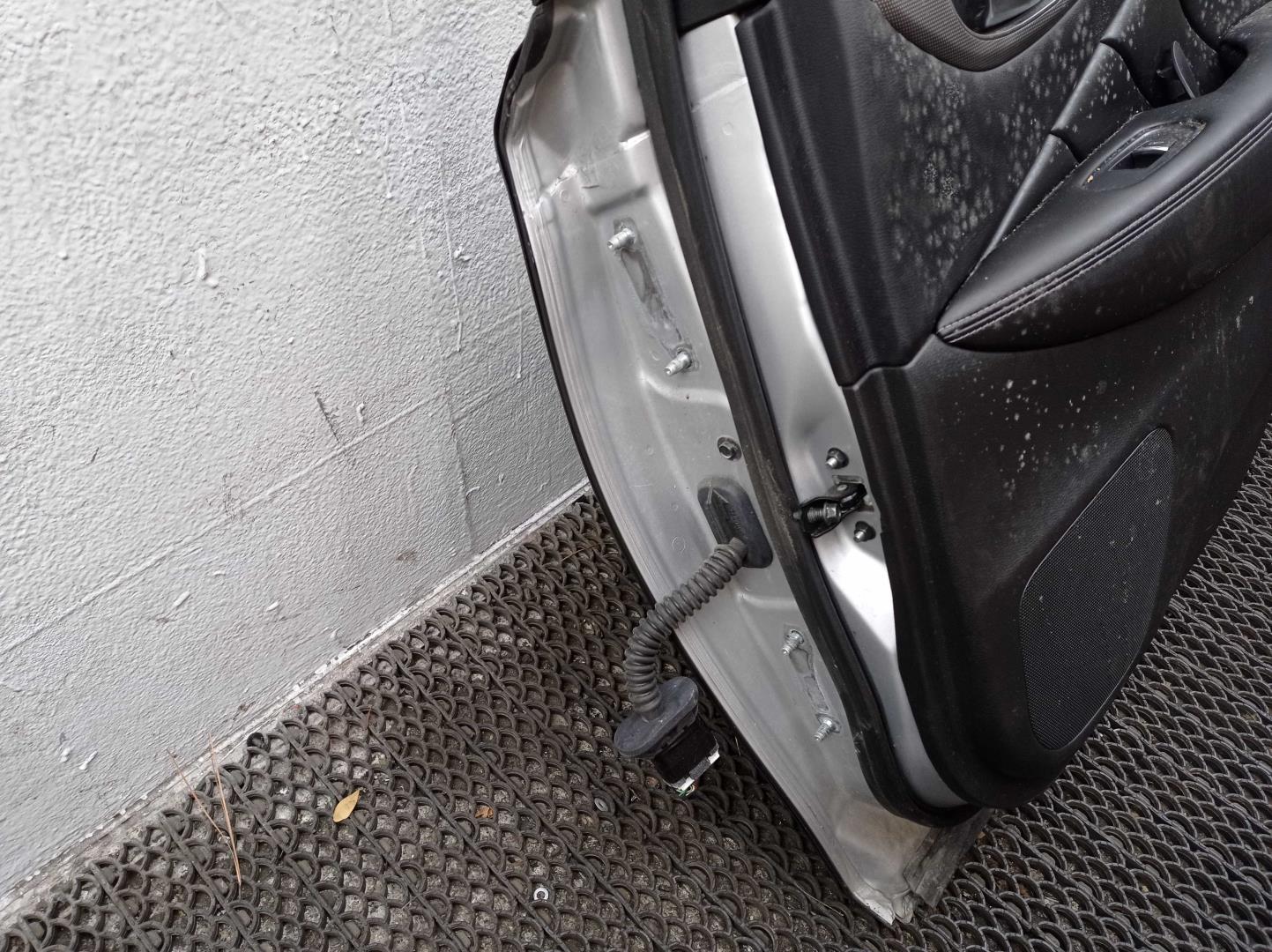 Замок двери задней правой