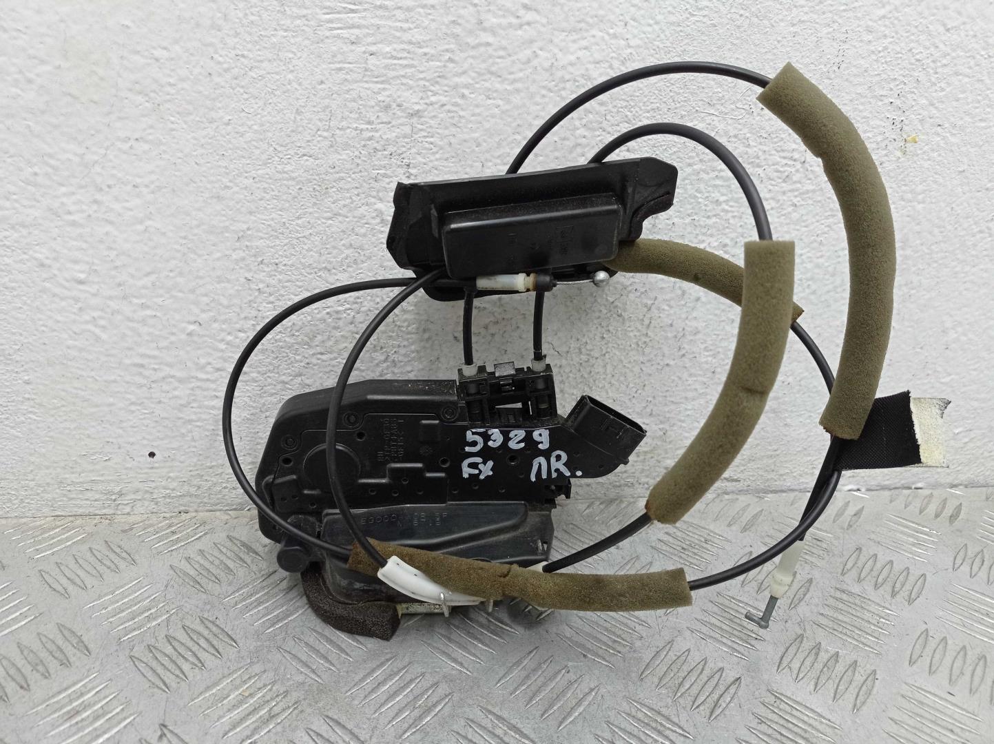 Замок двери передней правой