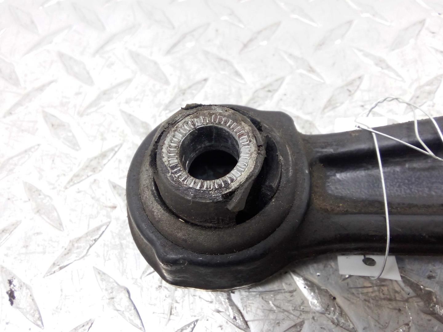 Рычаг передний нижний правый