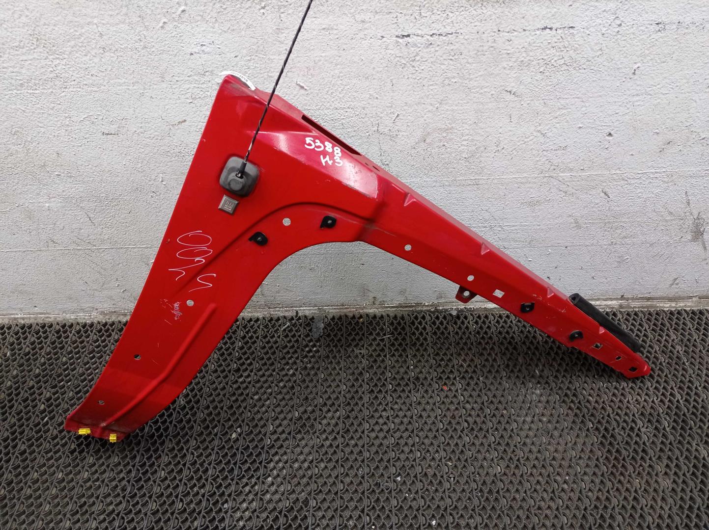 Крыло переднее правое