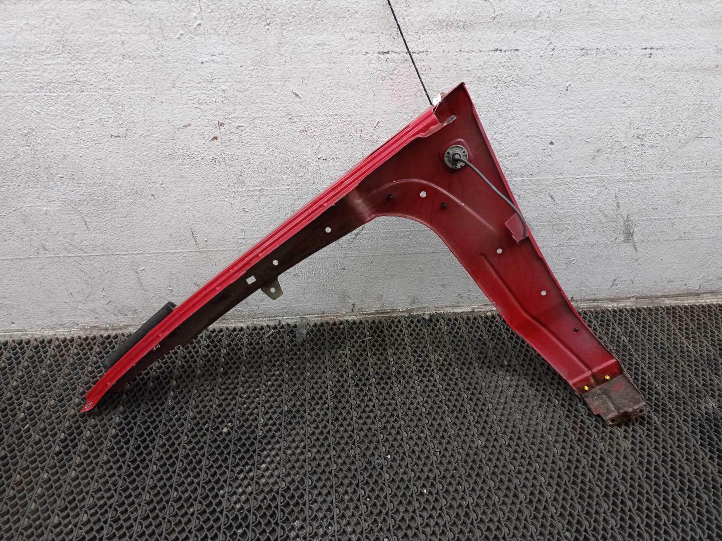 Крыло переднее правое