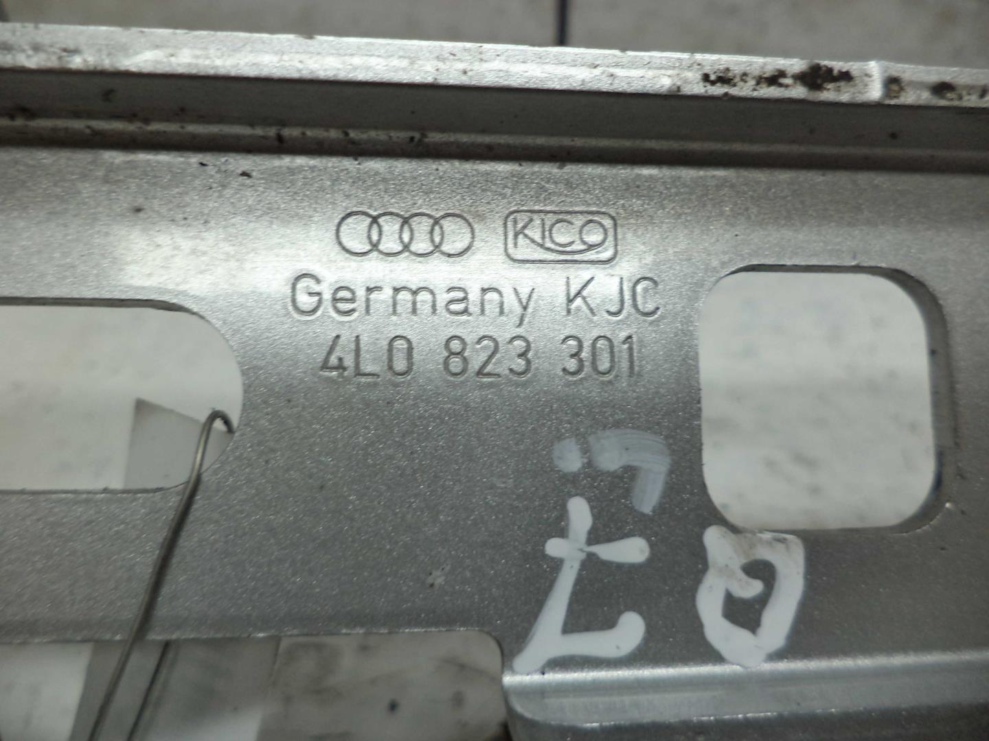 Петля капота левая