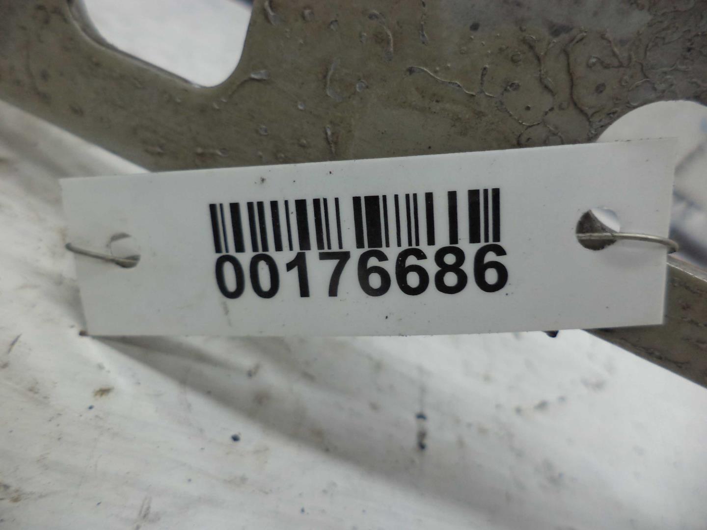 Петля капота левая