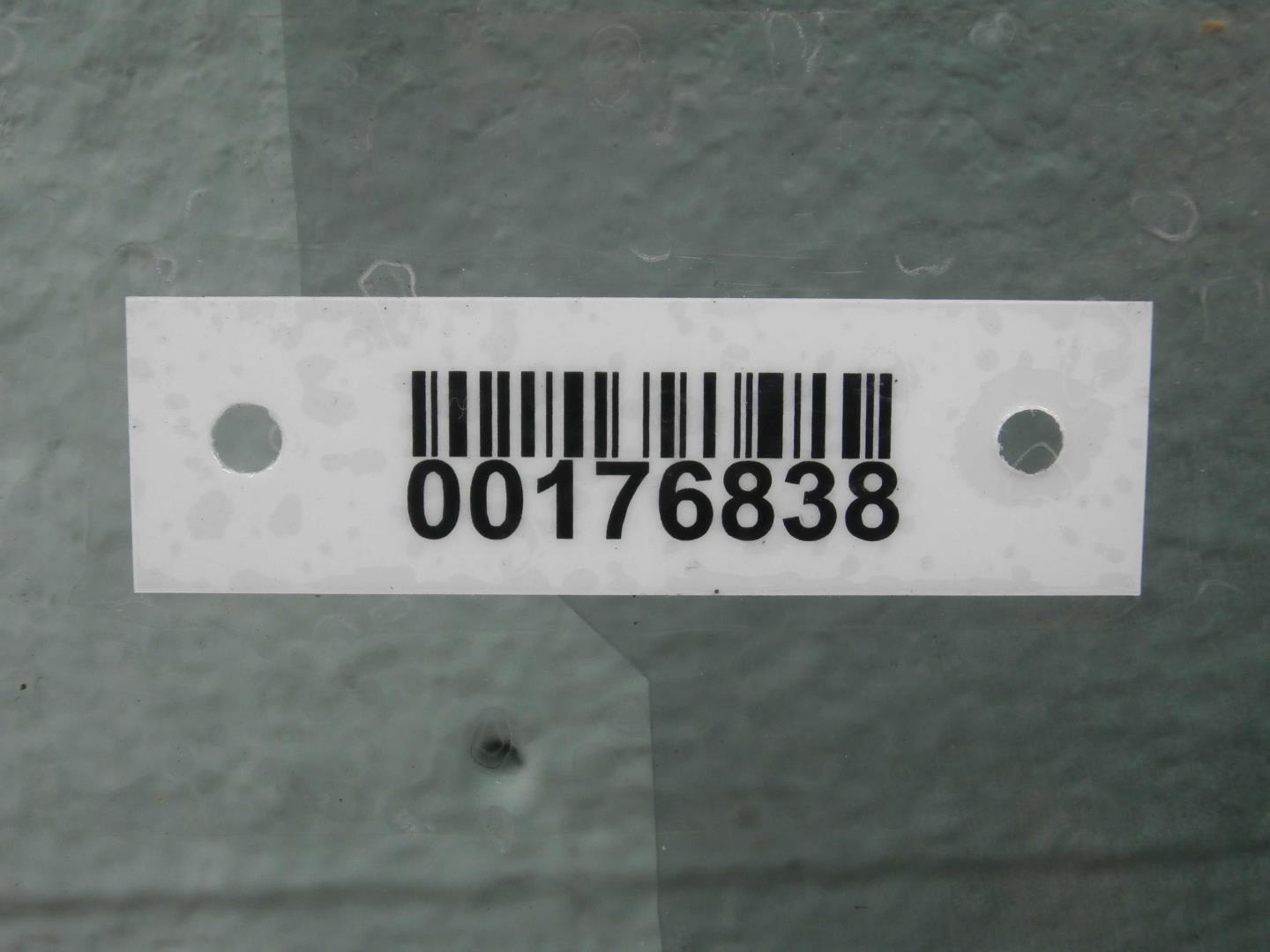 Стекло двери передней правой