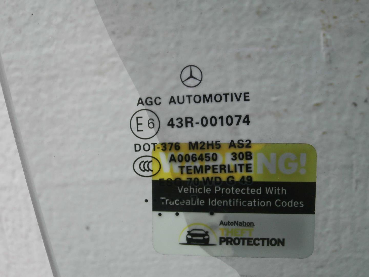 Стекло двери передней правой