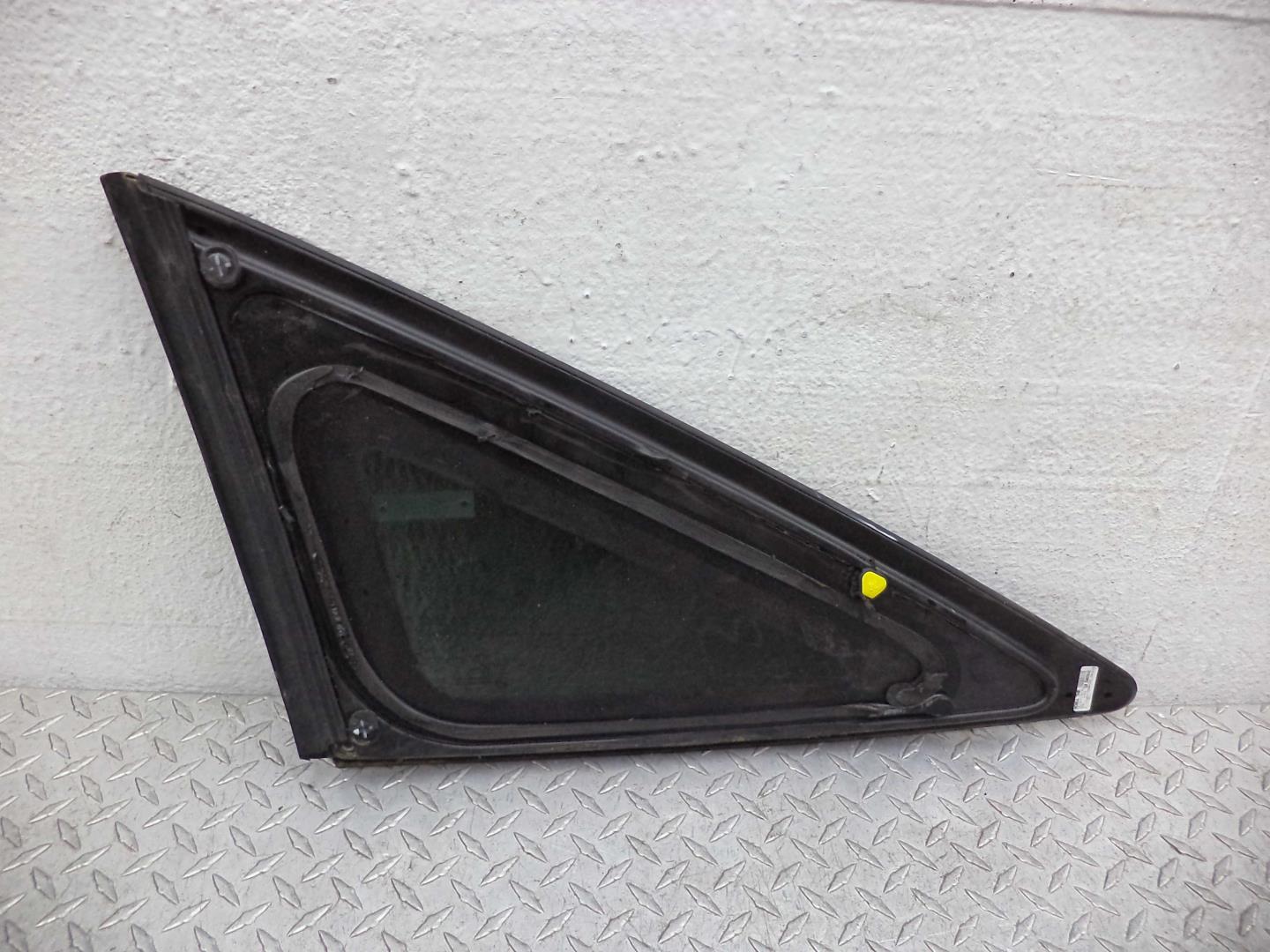 Стекло кузовное глухое правое