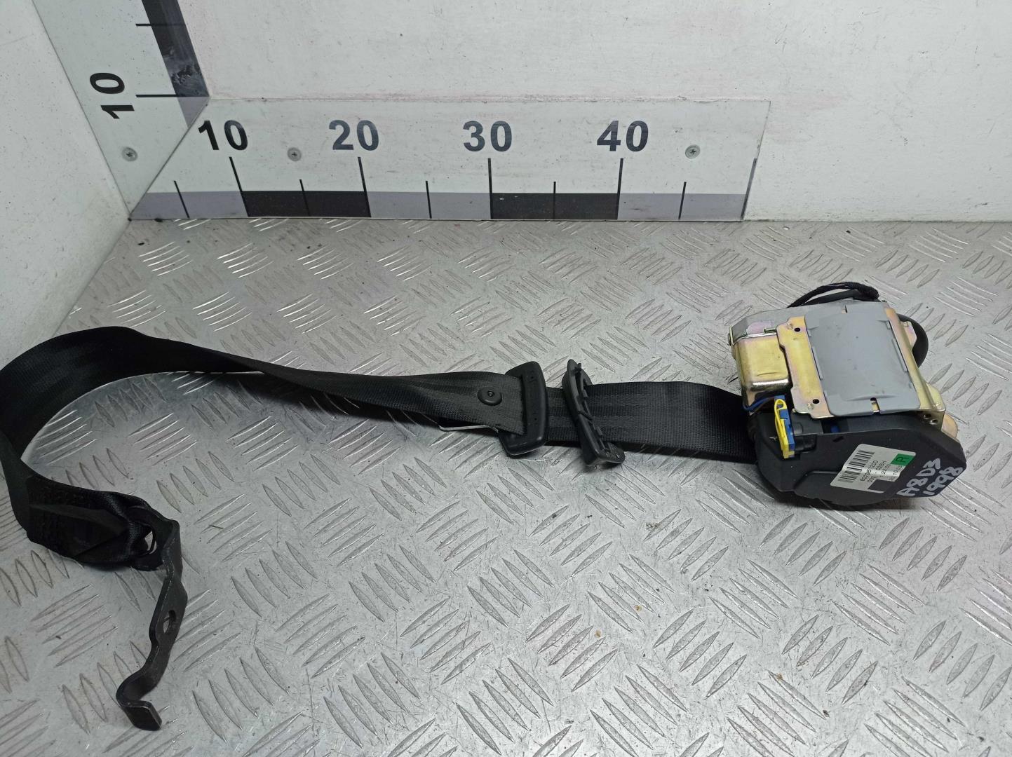 Ремень безопасности