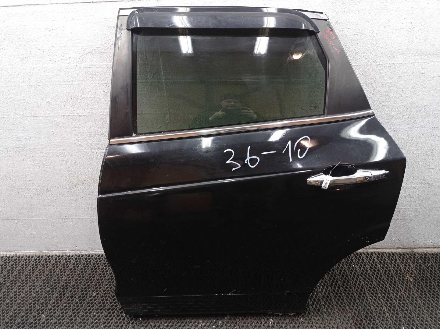 Стекло двери задней левой