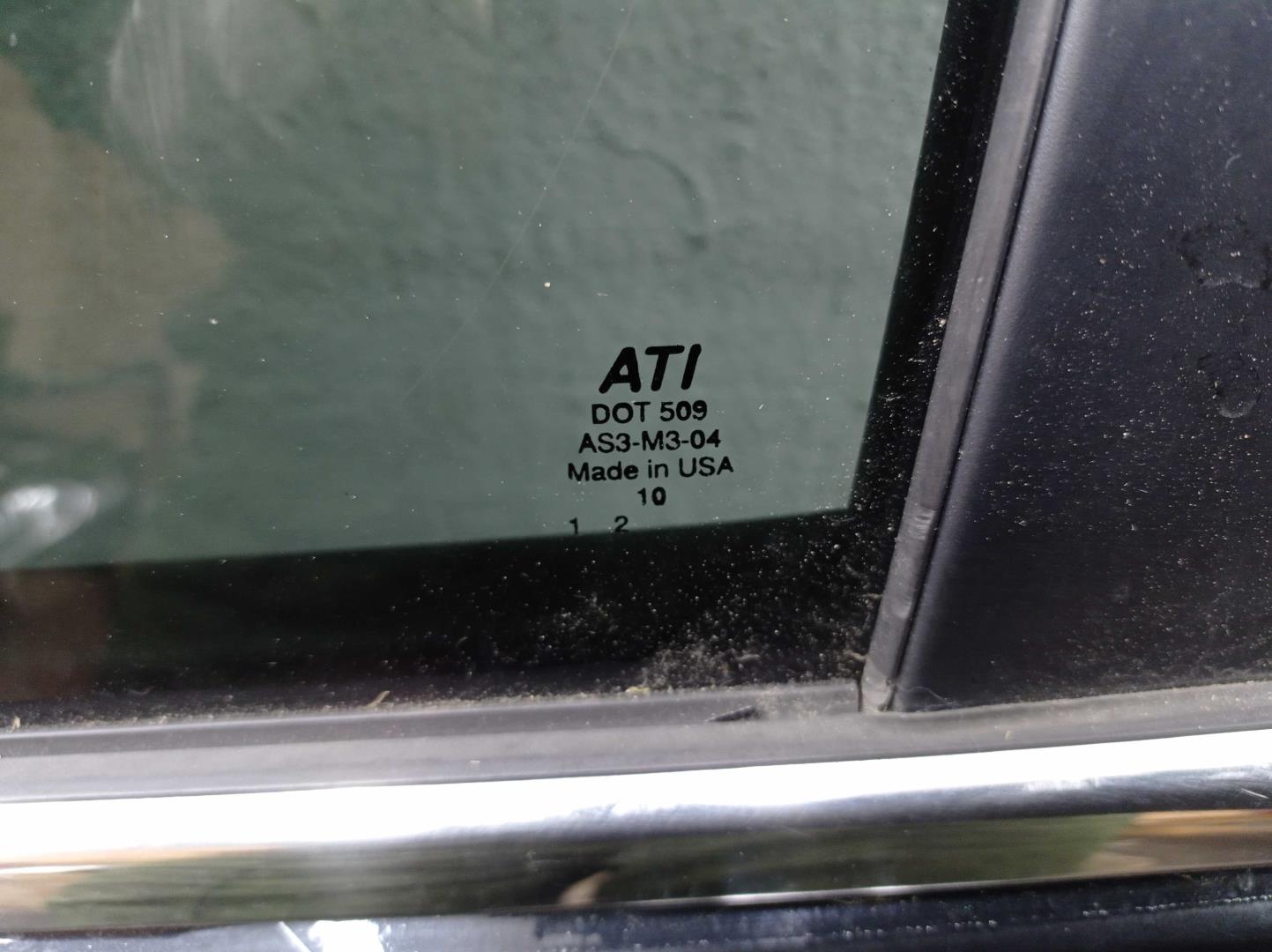 Стекло двери задней левой