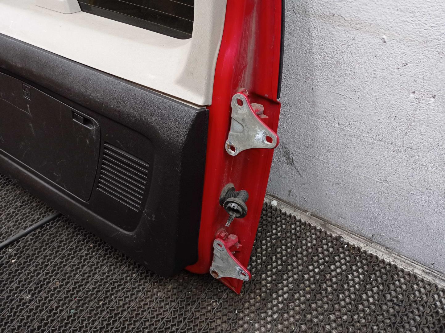 Замок багажника