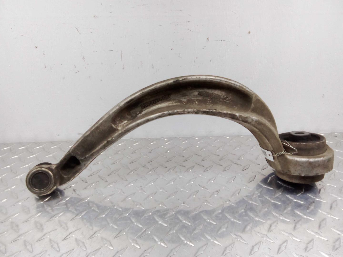 Рычаг передний нижний левый