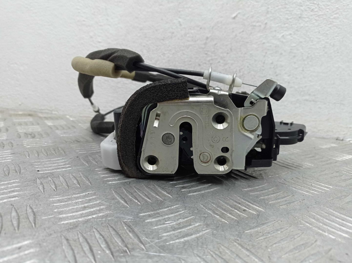 Замок двери задней правой