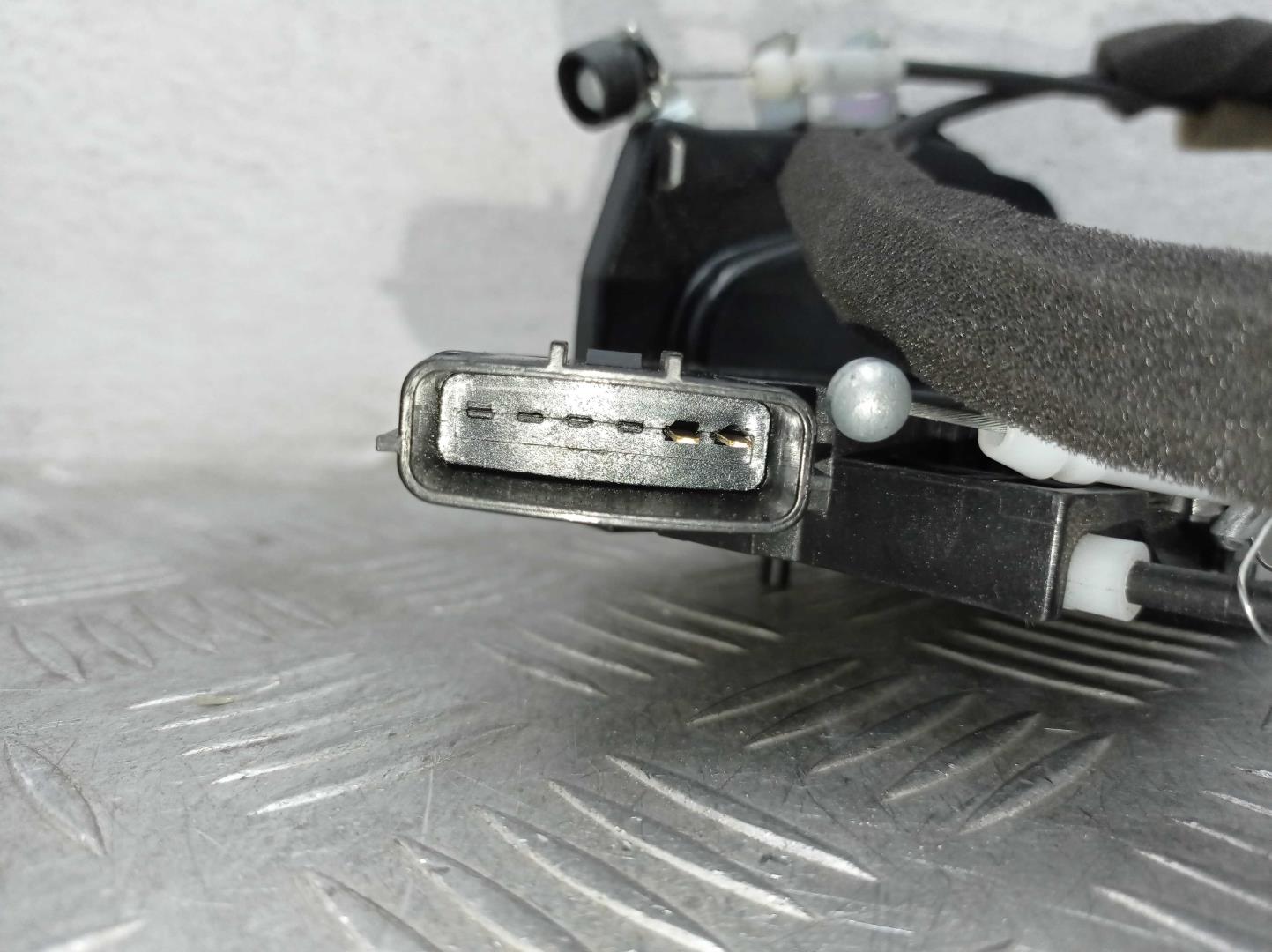 Замок двери задней правой