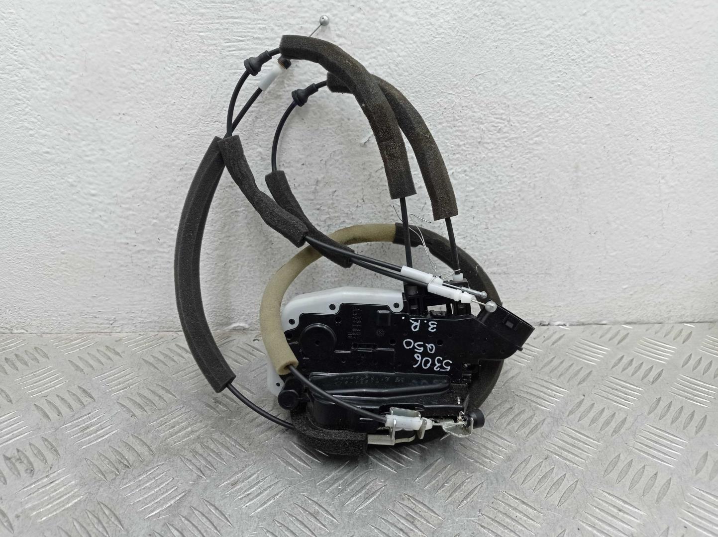 Замок двери задней правой