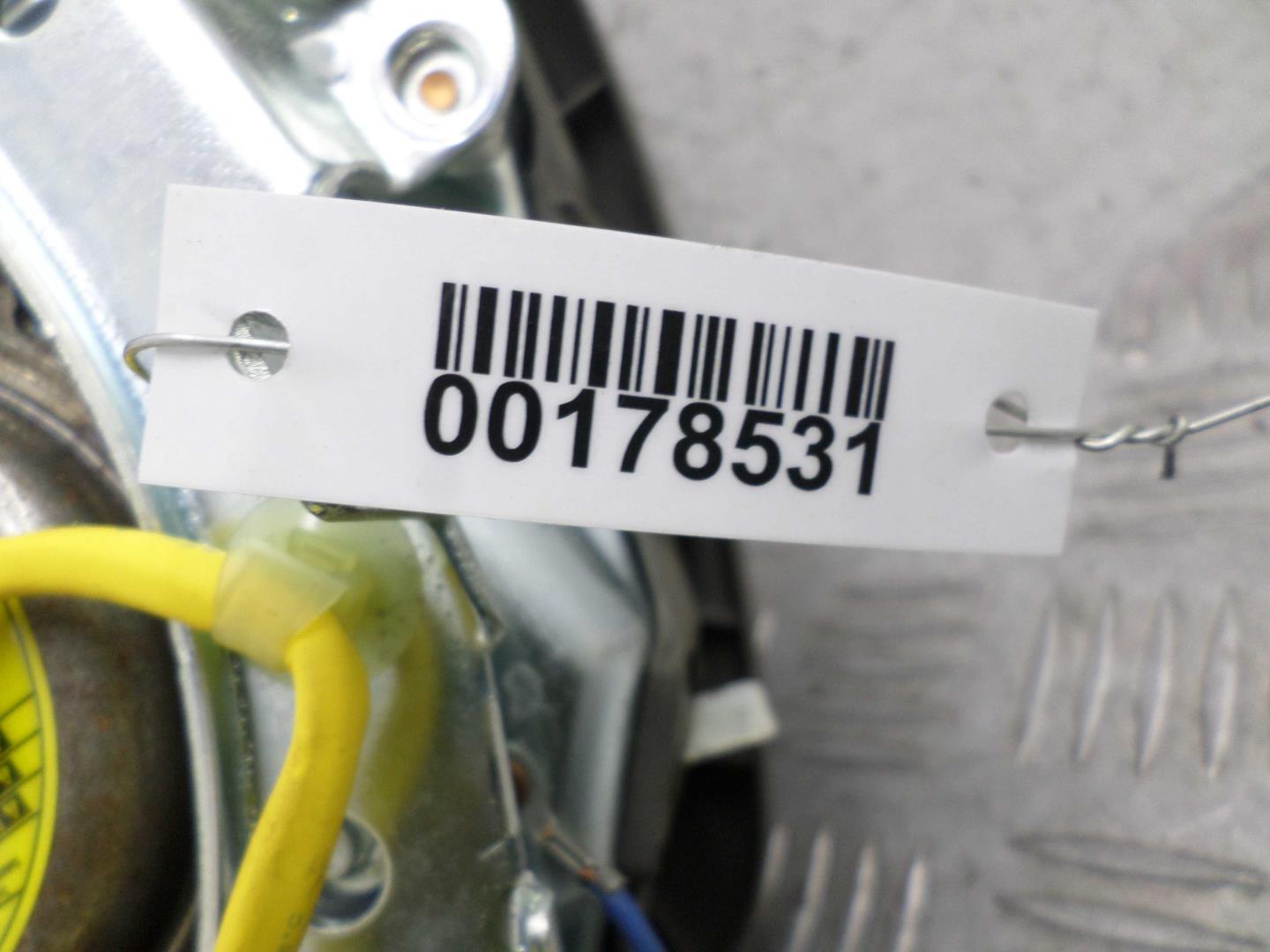 Подушка безопасности в рулевое колесо