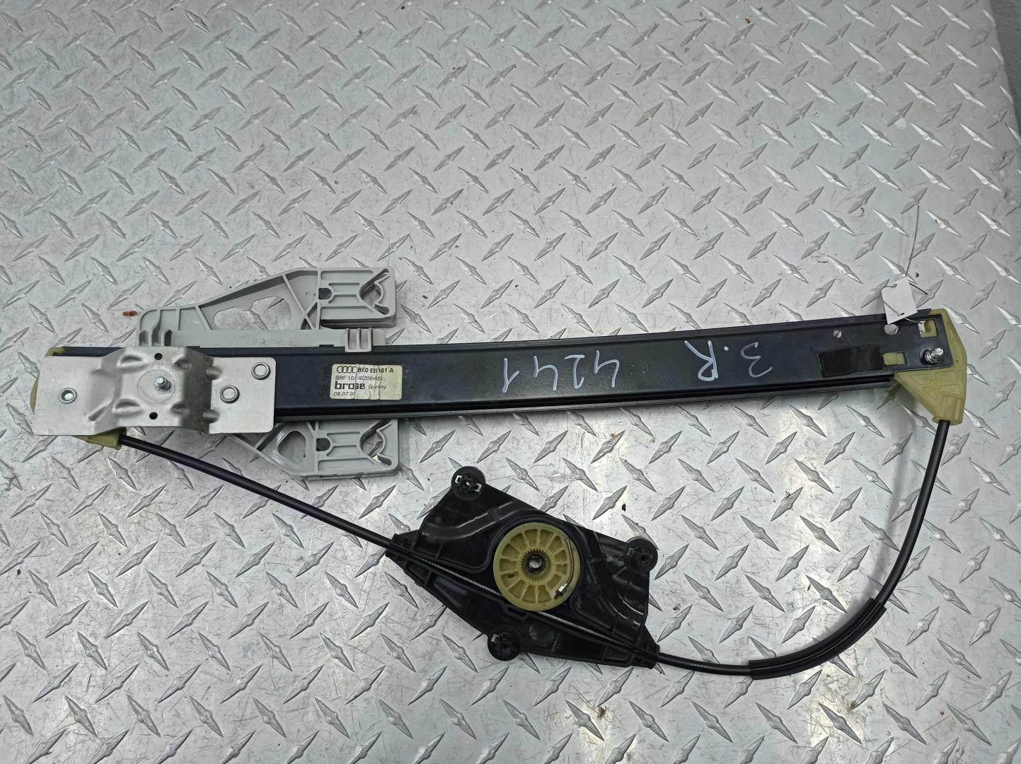 Стеклоподъемник электр. задний правый