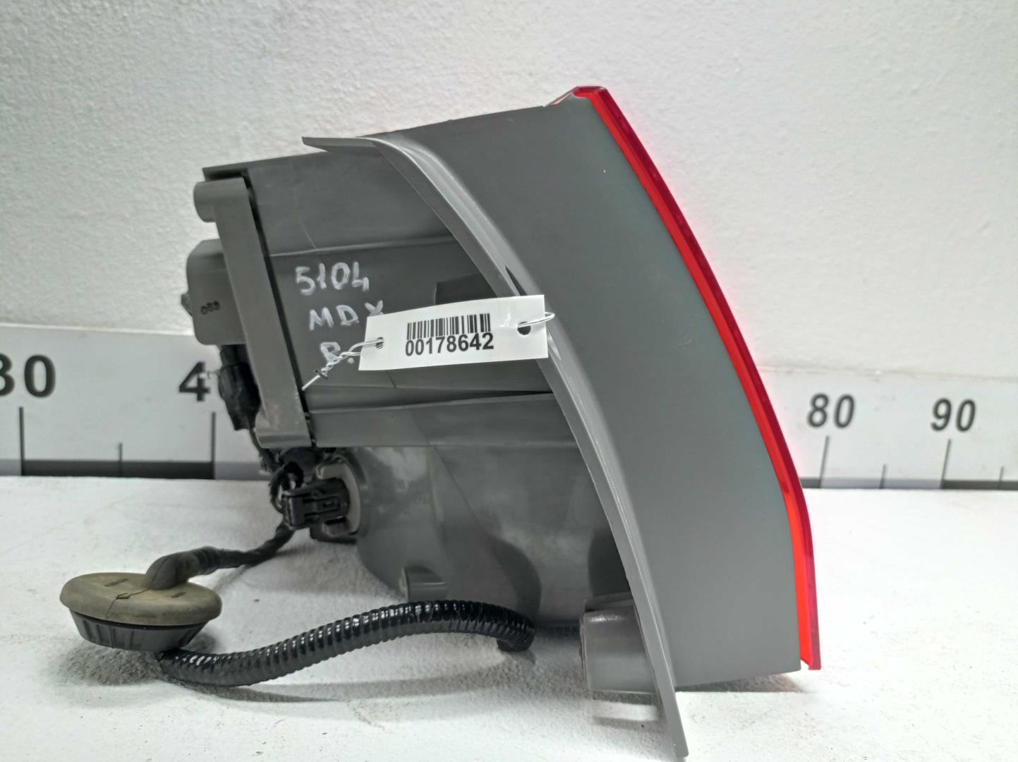 Фонарь задний наружный правый