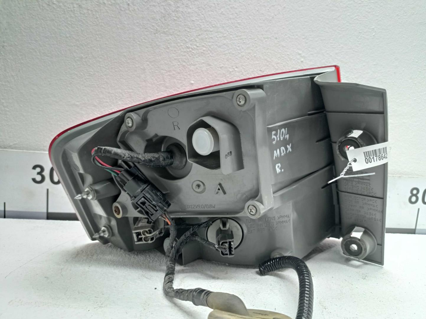 Фонарь задний наружный правый