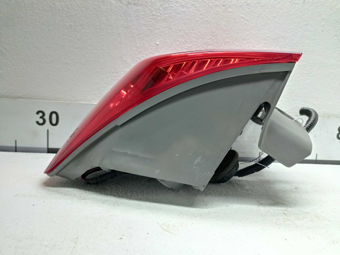 Фонарь задний наружный правый