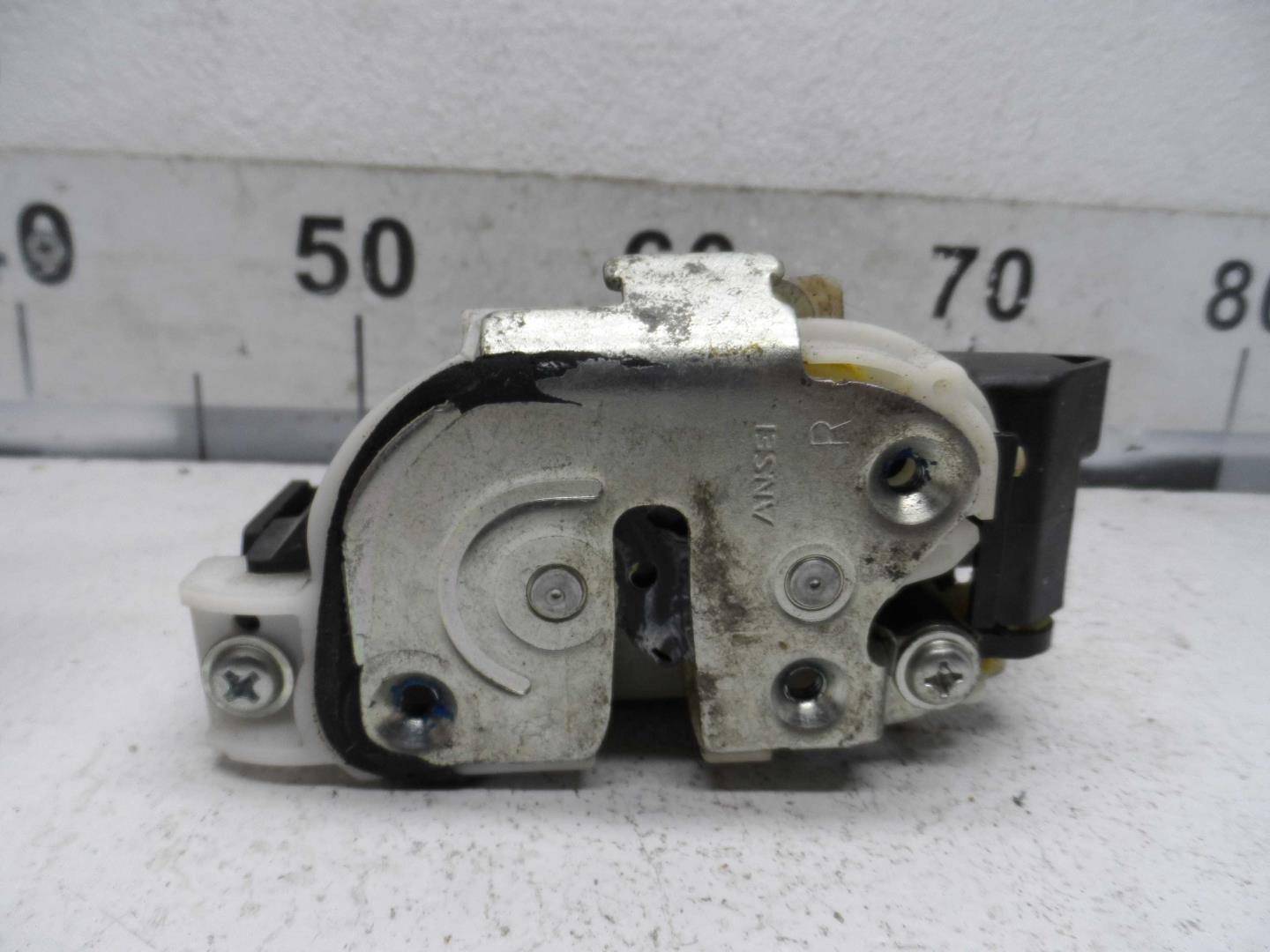 Замок двери задней правой