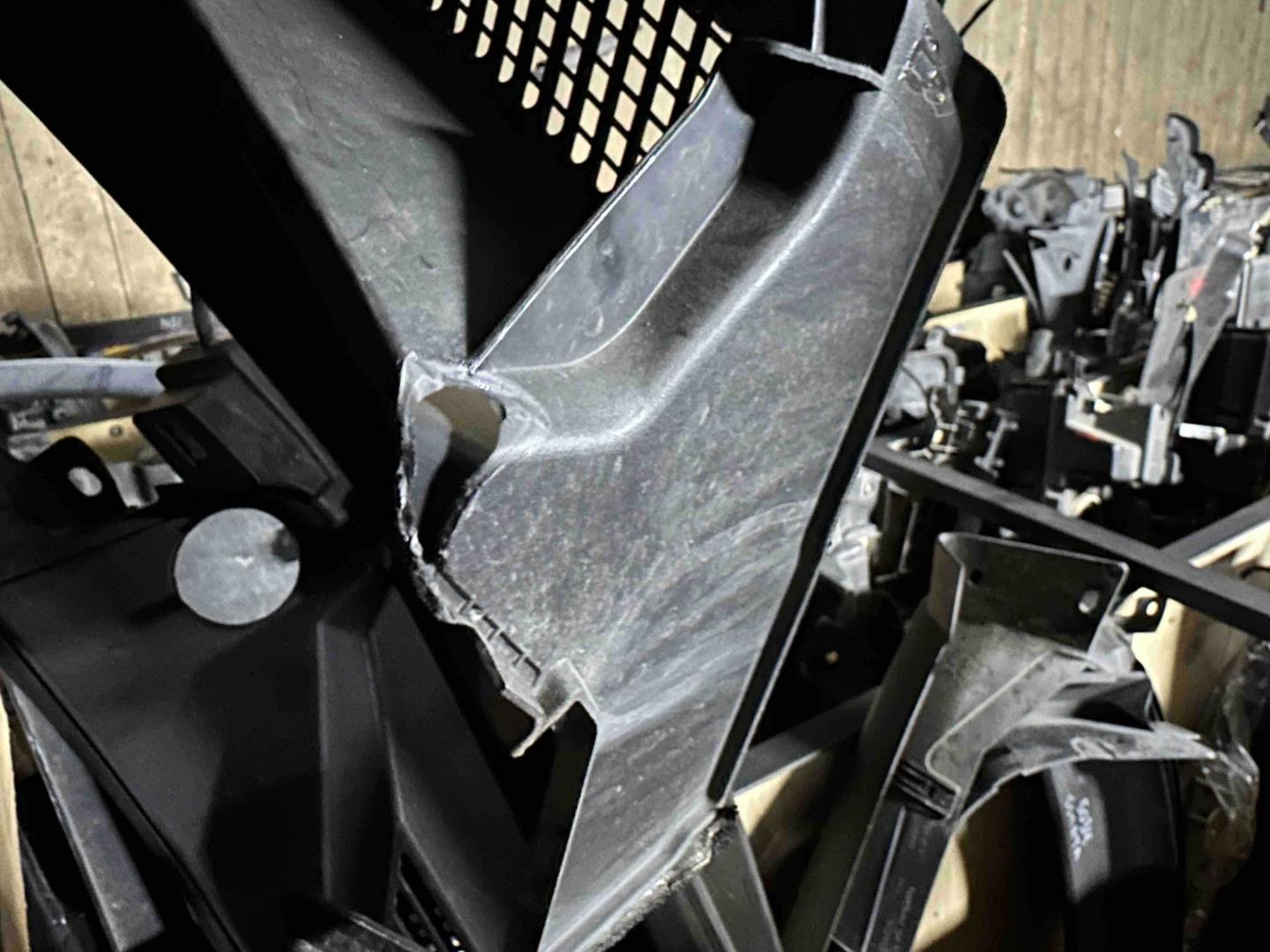 Решетка стеклоочистителей (Жабо)