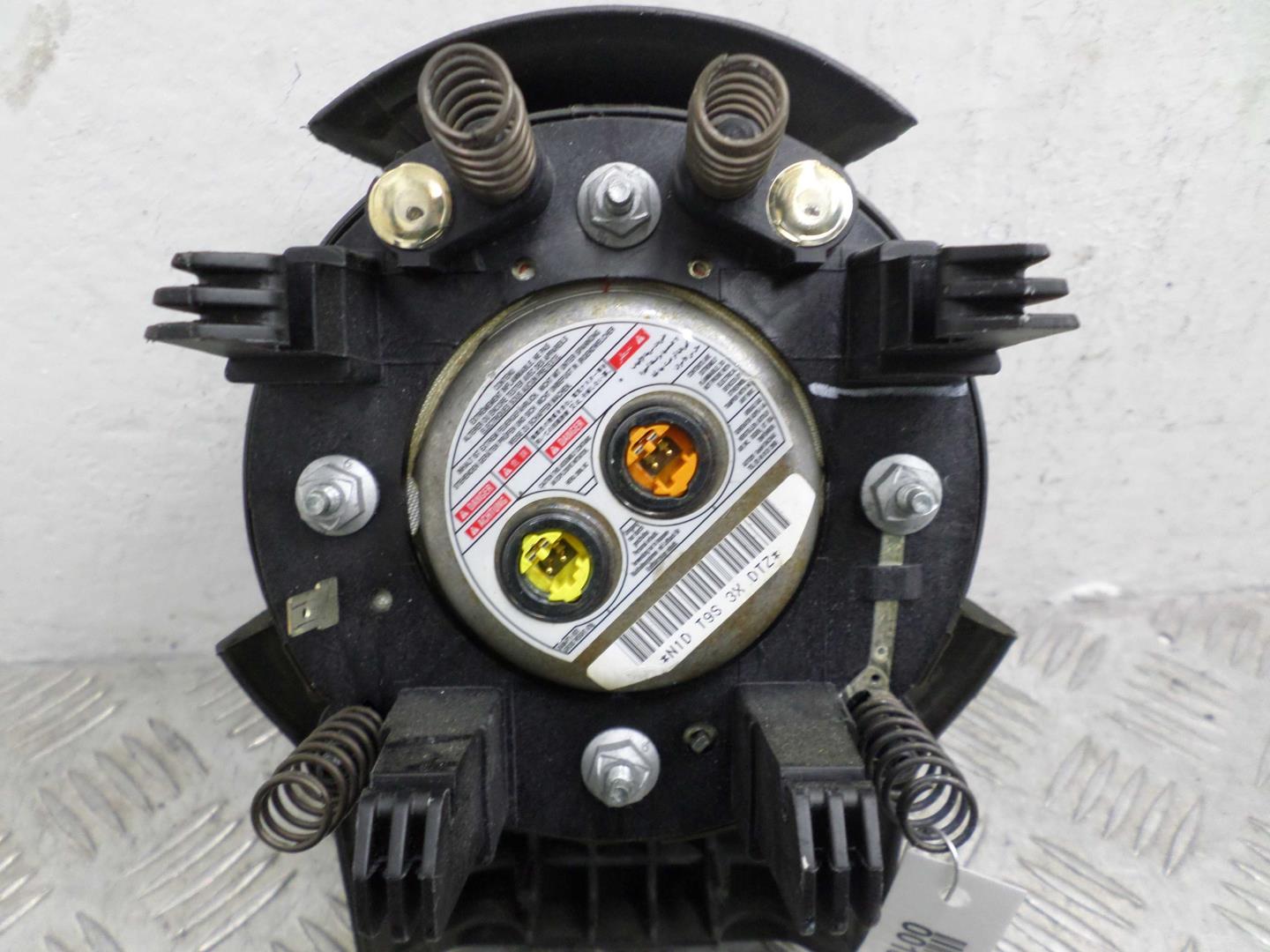 Подушка безопасности в рулевое колесо