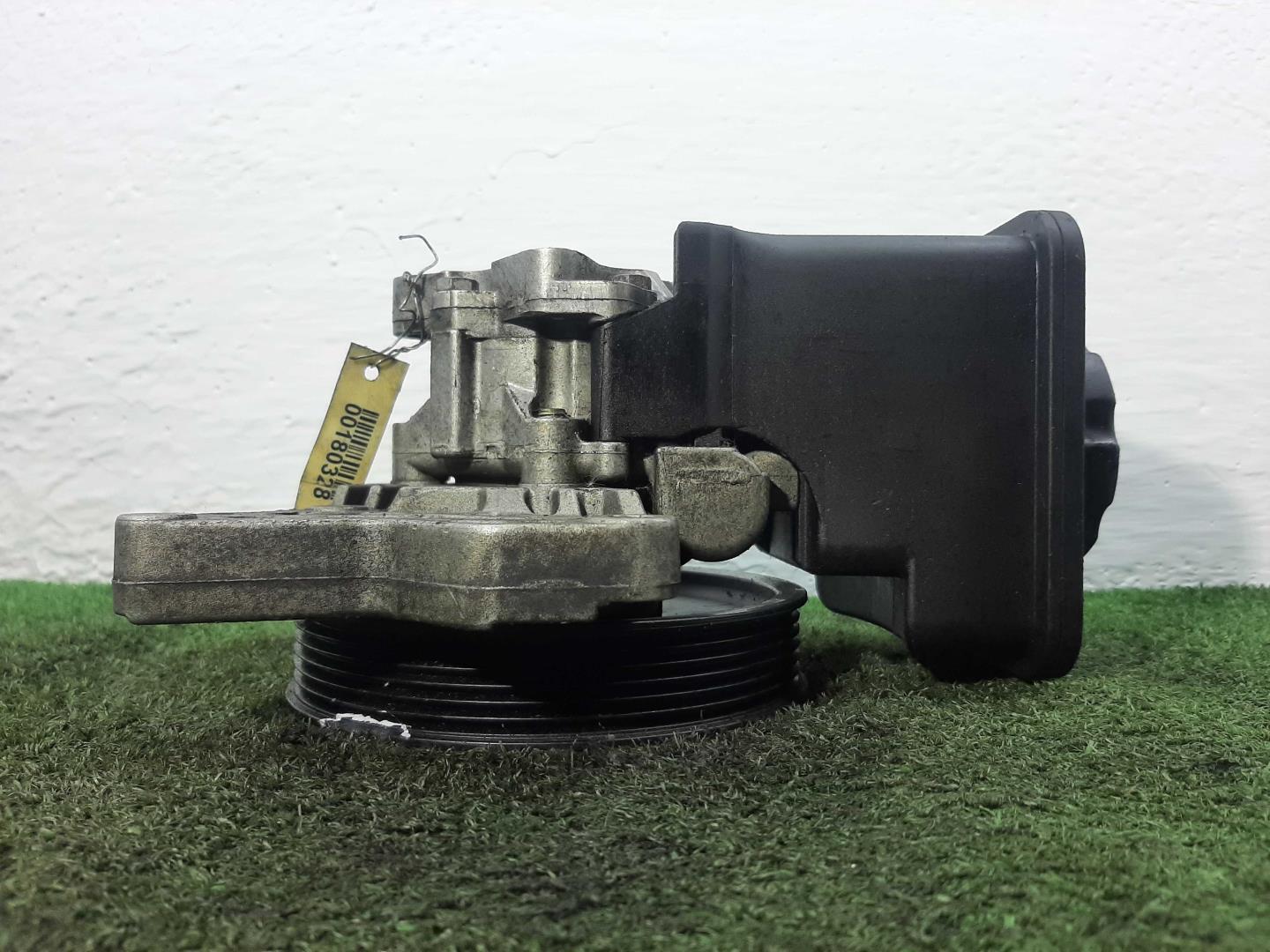 Насос ГУР (гидроусилитель руля)