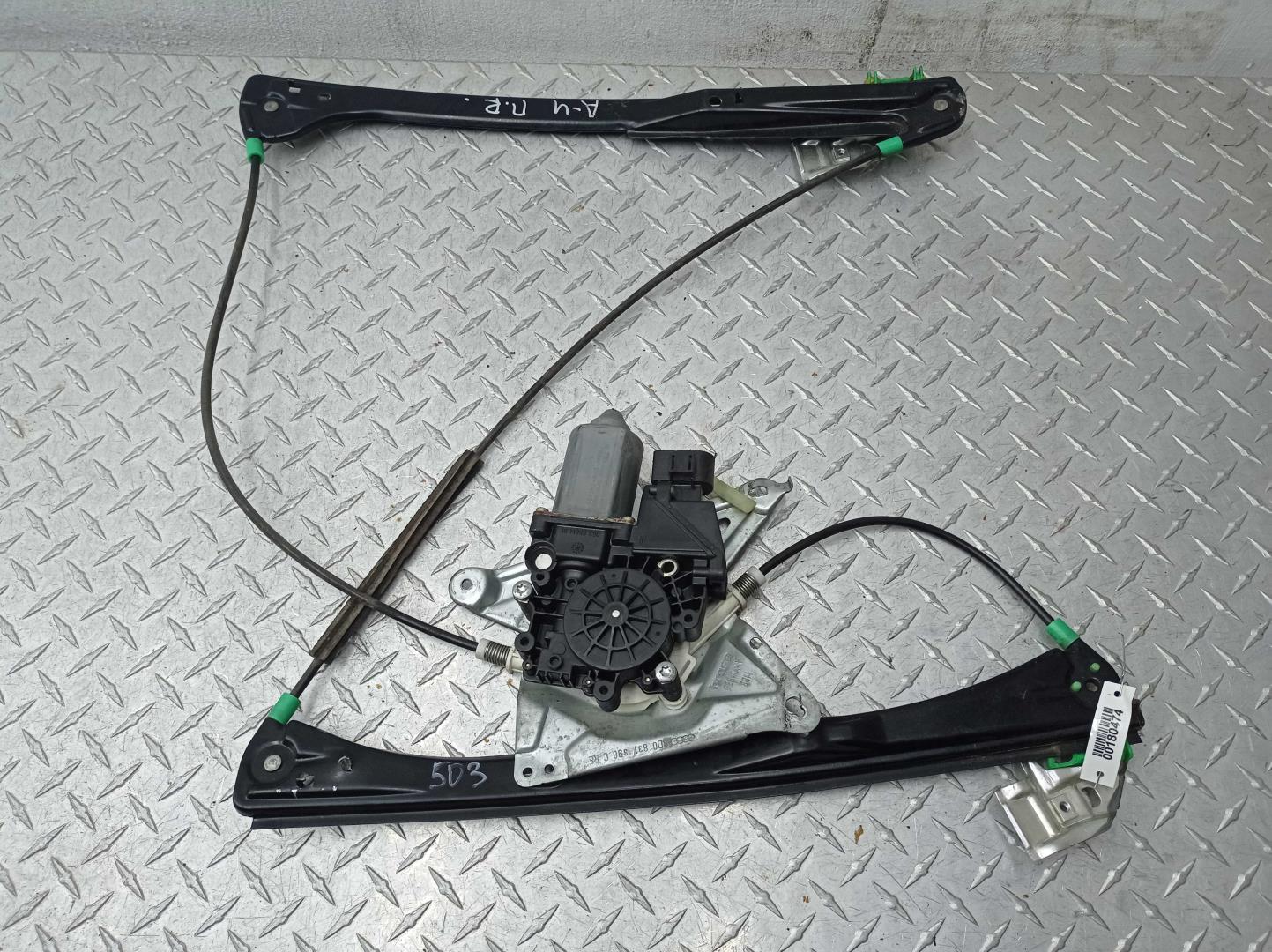 Стеклоподъемник электр. передний правый