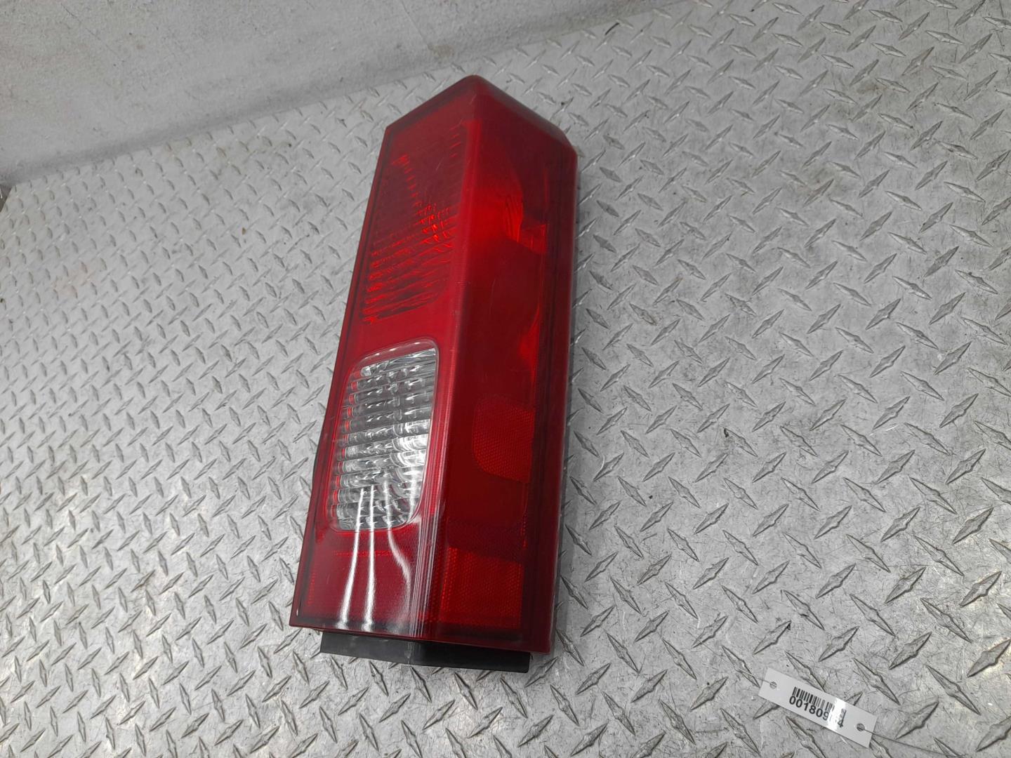 Фонарь задний наружный правый